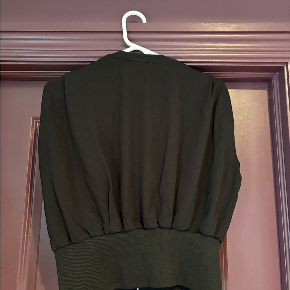 Black Short Sleeve Structured Top with Cinched Waist - Picture 7 of 8